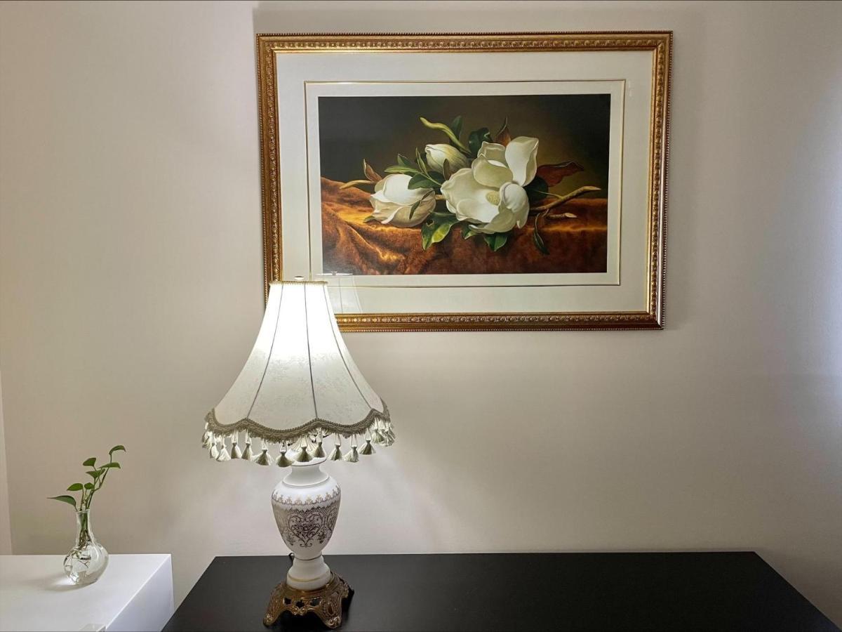 77 Nice And Warm Series Rooms 多伦多 外观 照片