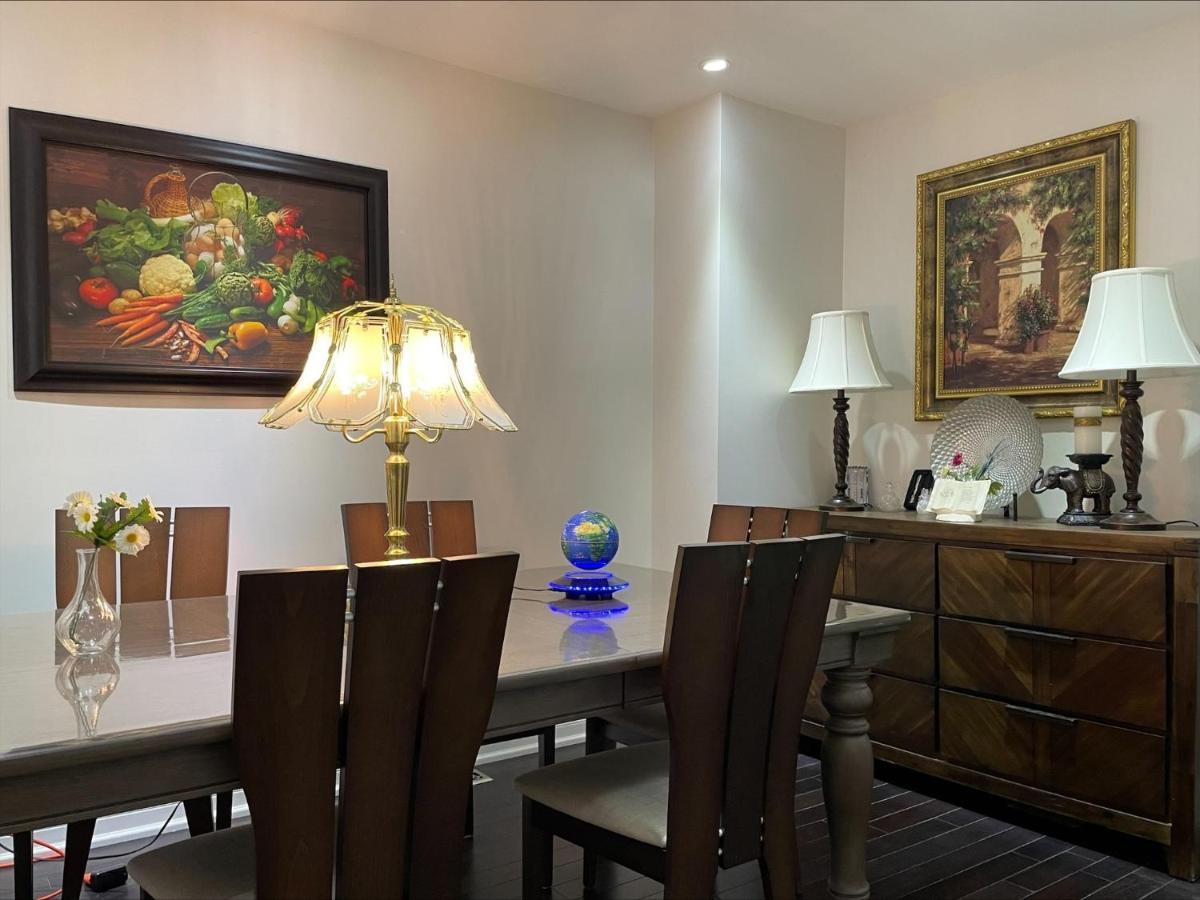 77 Nice And Warm Series Rooms 多伦多 外观 照片